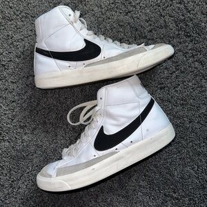 Women’s Nike Blazers 9.5